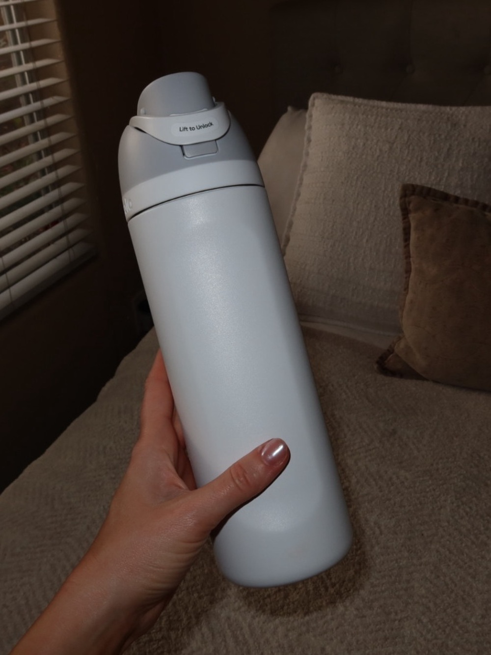 24oz Owala Water Bottle - Color: Shy Marshmellow